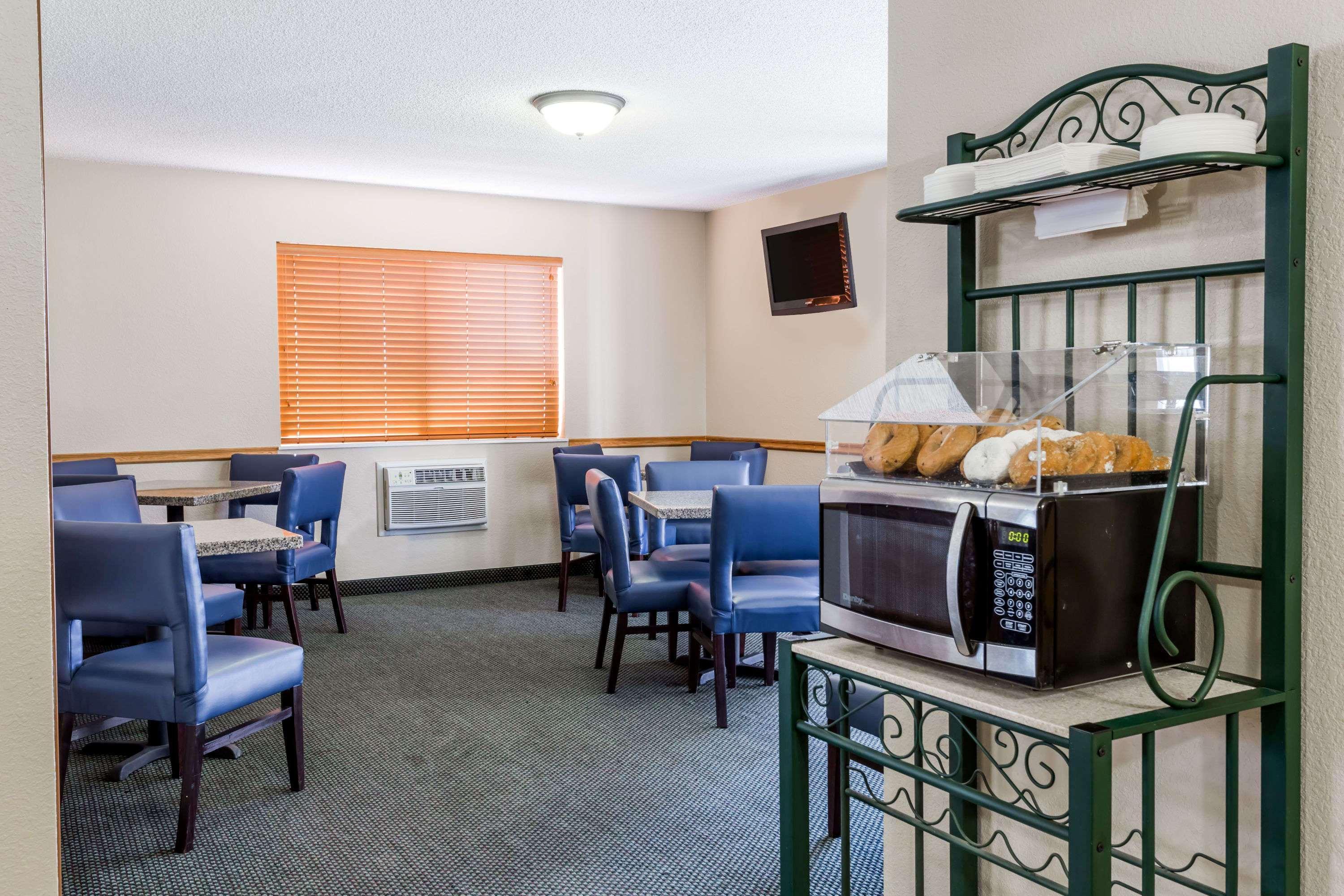 Super 8 By Wyndham Lewistown Hotel Exterior photo